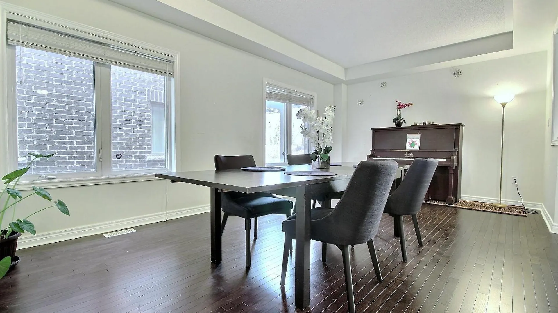 Luxury Home Mins From Waterfall Next To Transit Niagara Falls 0*,  Canadá