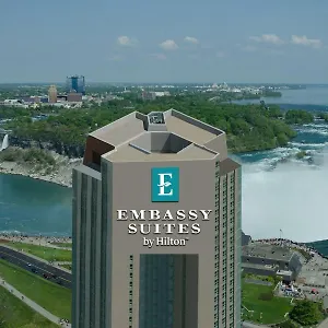 Embassy By Hilton Falls/ Fallsview מלון